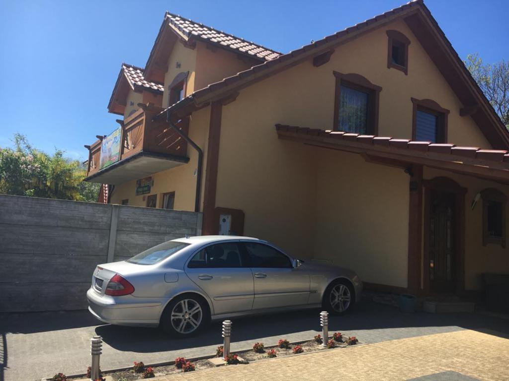 Pokoje Vip Тшенсач Экстерьер фото